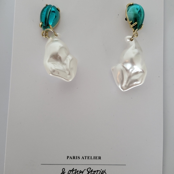 & Other Stories Jewelry - & Other Stories Pearl Drop Earrings